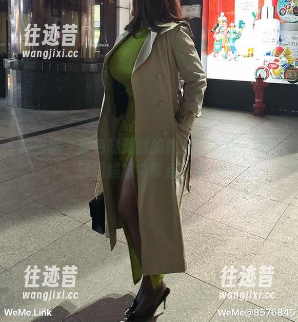 微密圈 - 紫色哒豚豚的教室写真集，精选瞬间尴尬中带点可爱。