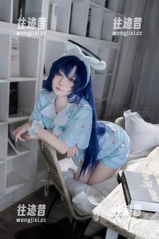 纸悦Etsu_ko的制服图包更新：请求一天假，心累…不然我得天天看！