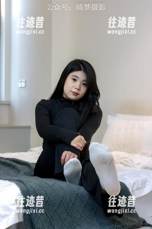 绮梦摄影 - 图集下载界面已开启，小艺的温柔颜值担得起点赞狂潮！
