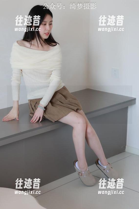 绮梦摄影 - 聊聊蔡蔡的海边写真，原图里的她，似乎在邀请我们随时回到假期的节奏中去。