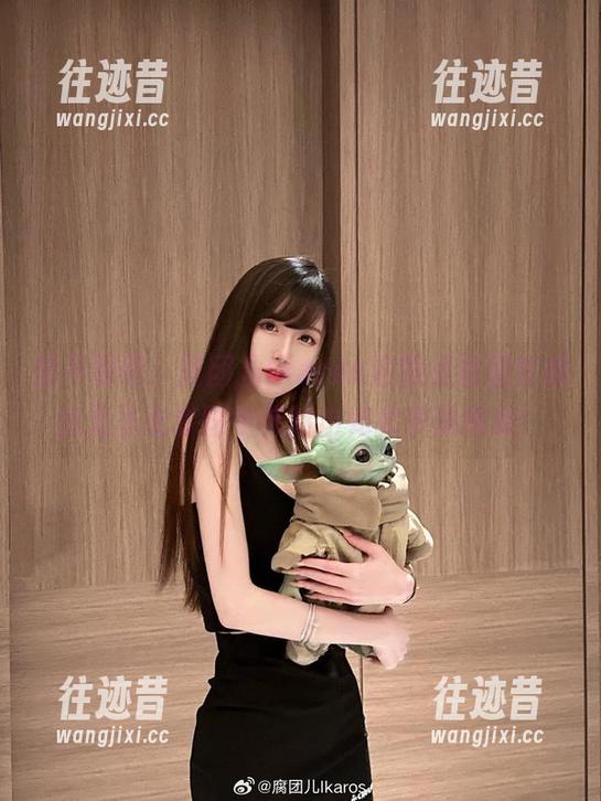 腐团儿Ikaros 想不到吧,腐团儿Ikaros这黑贞德居然能在无圣光套图中传达出如此多的情绪!