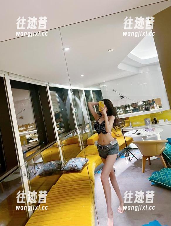 微密圈 - 看那酒店的光影配葛征，原图跟照片差了一点意思，咋回事？