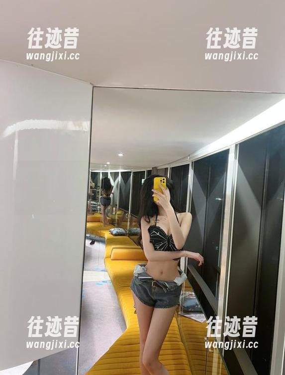 微密圈 - 不止是飞翔，葛征的空姐图集里有更值得留念的细节