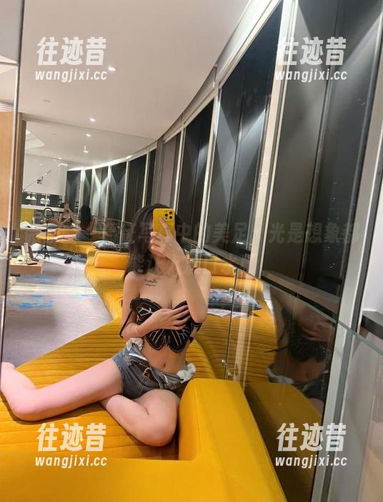 微密圈 - 葛征写真中的美足，光是想象都能让人流口水！