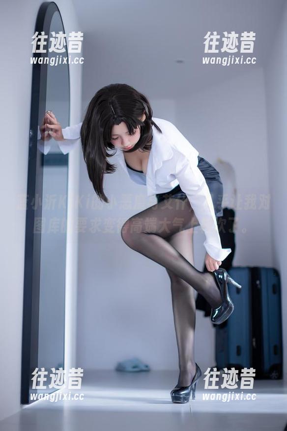 蓝小沂KiKi 蓝小沂KiKi的小恶魔与艾什,几乎让我对图库的要求变得高端大气上档次了。