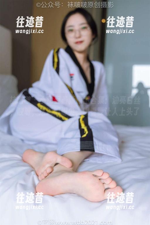 袜啵啵 - 小甜豆最新原图合集：油亮白丝，哎呀，这透明脚尖，眼看要让人上头了！