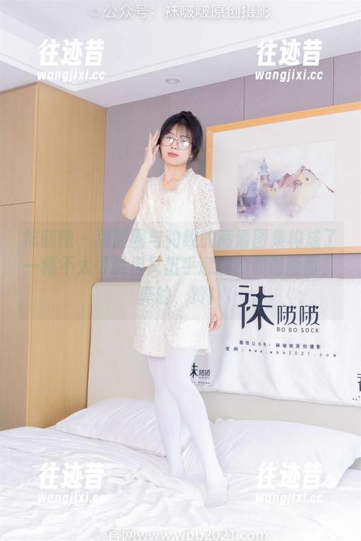 袜啵啵 - 甜甜圈与豹纹的高清图集构成了一幅不太可能但又出乎意料的和谐画面，真的，赞！