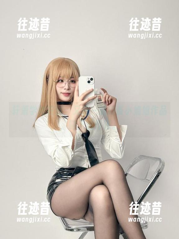 轩萧学姐在线，又是一组狗系小姐姐作品，肆无忌惮啊。