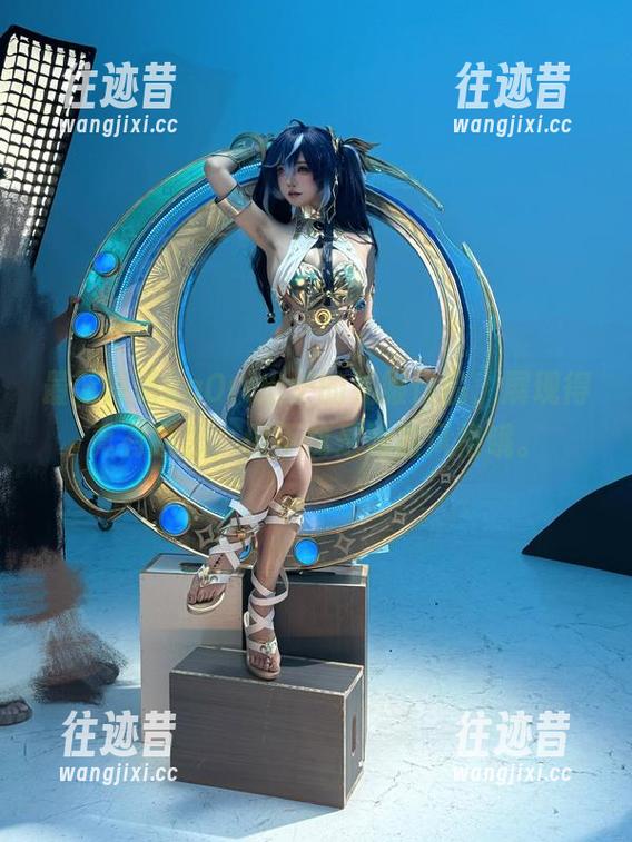 阿薰kaOri 最新阿薰kaOri出炉的礼服作品,展现得真有意思,但不愧是她的风格哦。