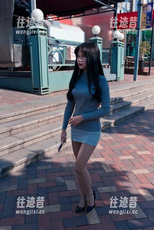 魔镜街拍图库：让我想起那个夏天，白色包臀裙美女身影不时闪过